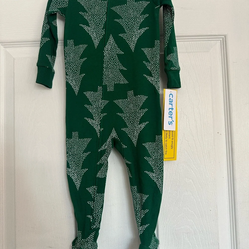 🆕Carter’s Christmas Onesie